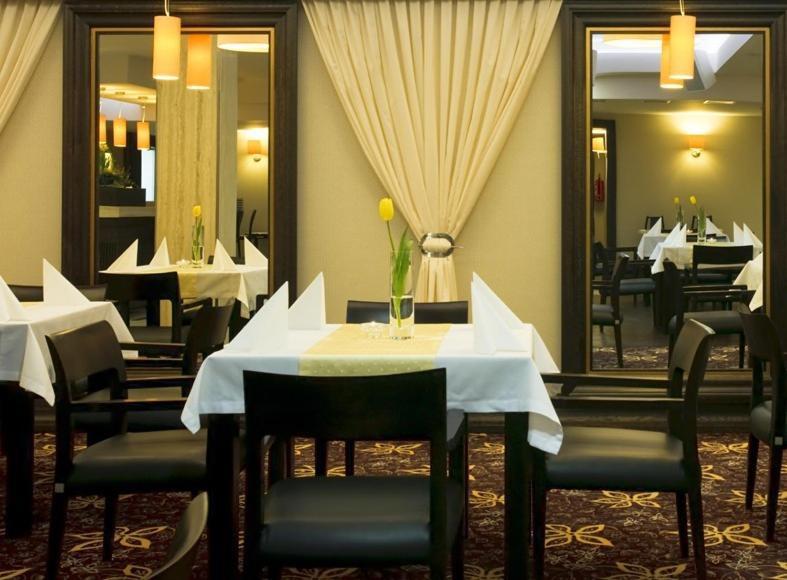 Chrzanów Hotel-Restauracja Platan מראה חיצוני תמונה