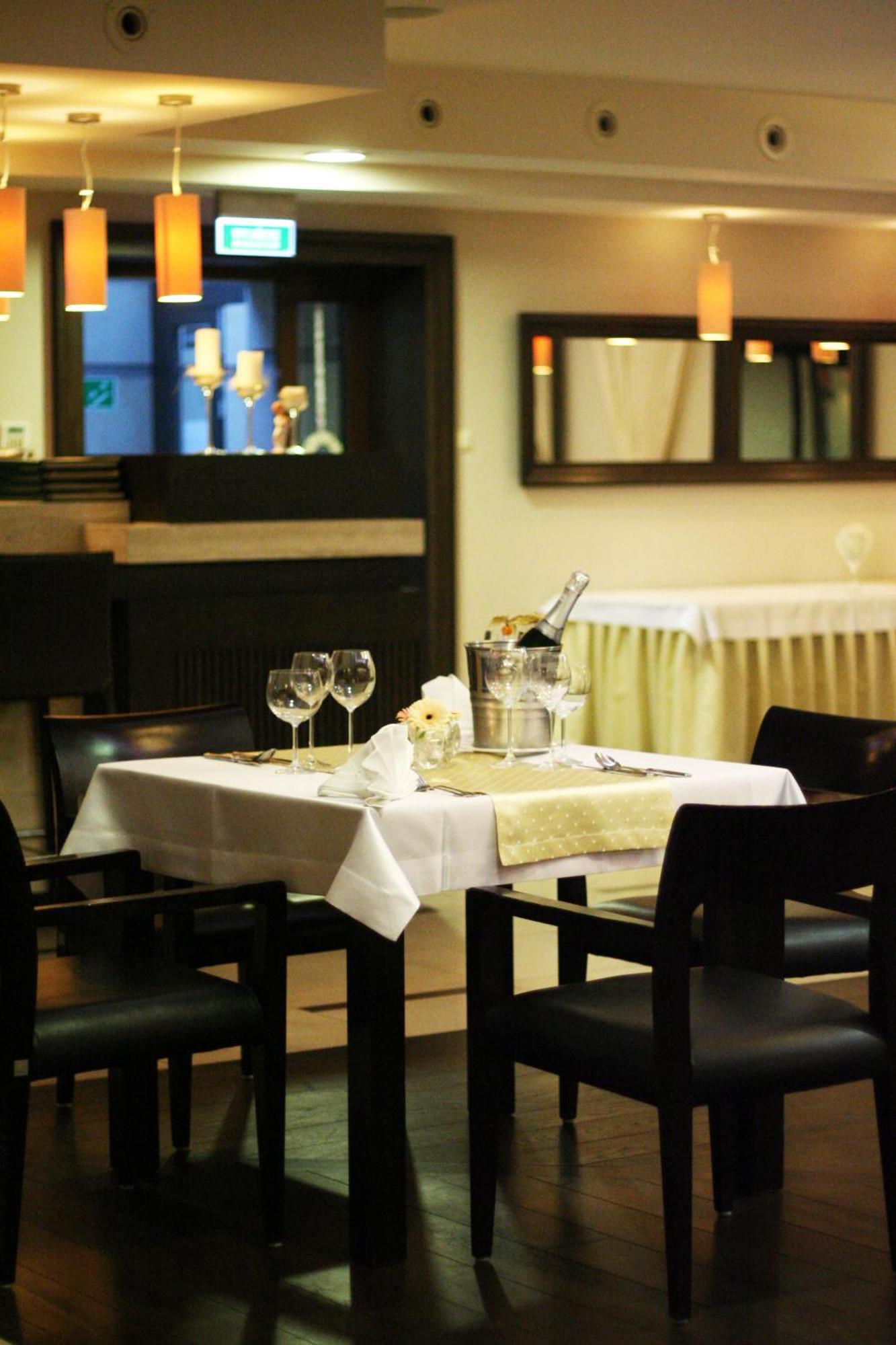 Chrzanów Hotel-Restauracja Platan מראה חיצוני תמונה